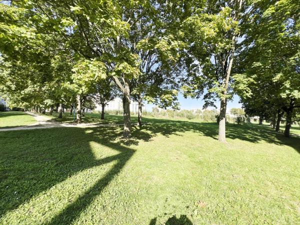 Proche toutes commodités et 8 minutes à pieds du RER A