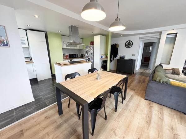 Proche toutes commodités et 8 minutes à pieds du RER A