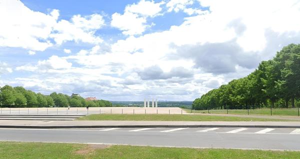 Proche toutes commodités et 8 minutes à pieds du RER A