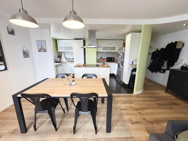 Proche toutes commodités et 8 minutes à pieds du RER A