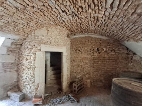 ANCIEN CORPS DE FERME RENOVE AVEC DEPENDANCES ET PRAIRIES ATTENANTES