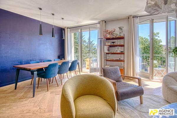 Versailles Rive-Droite Appartement 5 pièces 138.32 m² au sol situé au 1er étage avec ascenseur, balcon de 14 m² cave et parking €970 000 ** - Référence 27508