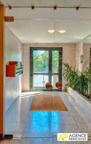 Versailles Rive-Droite Appartement 5 pièces 138.32 m² au sol situé au 1er étage avec ascenseur, balcon de 14 m² cave et parking €970 000 ** - Référence 27508