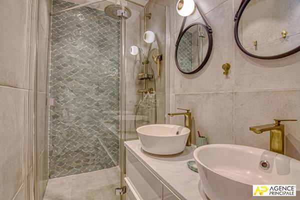 Versailles Rive-Droite Appartement 5 pièces 138.32 m² au sol situé au 1er étage avec ascenseur, balcon de 14 m² cave et parking €970 000 ** - Référence 27508