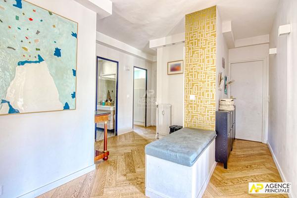 Versailles Rive-Droite Appartement 5 pièces 138.32 m² au sol situé au 1er étage avec ascenseur, balcon de 14 m² cave et parking €970 000 ** - Référence 27508