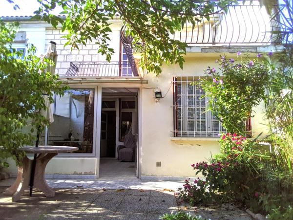 Maison familiale de 93 m² avec jardin arboré et véranda