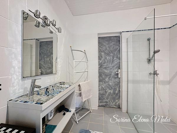 Maison avec piscine au cœur d’un écrin tropical - 5 pièces PETIT BOURG (971)