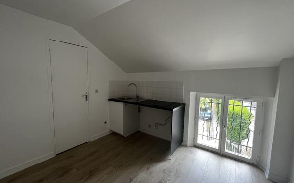 Appartement à louer    1 pièce •  Bures-sur-Yvette