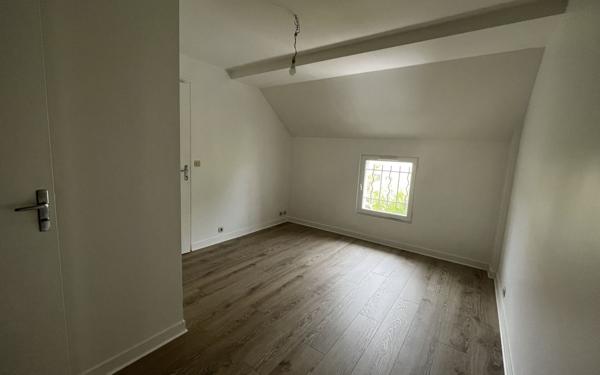 Appartement à louer    1 pièce •  Bures-sur-Yvette