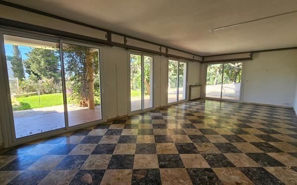 Appartement à vendre    3 pièces • 93 m2 Sanary-sur-Mer