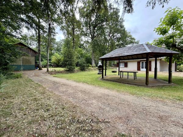 Terrain de loisirs de 4 900 m² avec hangar et espace habitable
