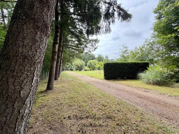 Terrain de loisirs de 4 900 m² avec hangar et espace habitable