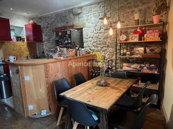 Appartement - Oloron-sainte-marie - Réf.:205286 OLORON CENTRE-VILLE - BEL APPARTEMENT T3 AU CHARME DE L' ANCIEN AVEC JARDIN PRIVATIF ET PARKING PRIVE -