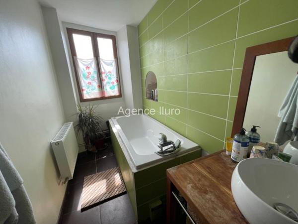 Appartement - Oloron-sainte-marie - Réf.:205286 OLORON CENTRE-VILLE - BEL APPARTEMENT T3 AU CHARME DE L' ANCIEN AVEC JARDIN PRIVATIF ET PARKING PRIVE -