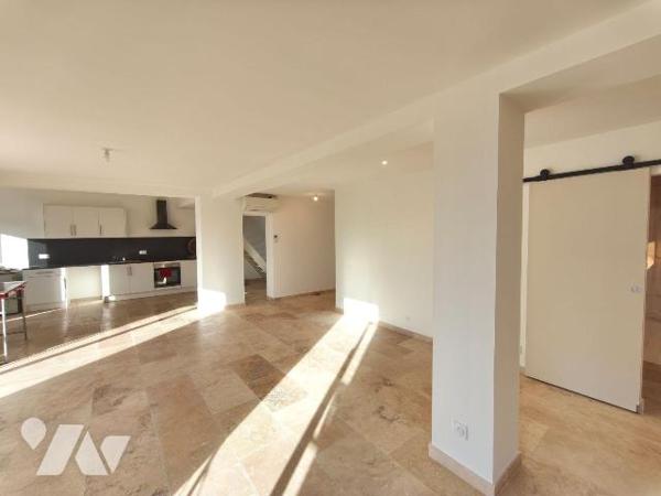 SAINT MARTIN DE CRAU à 3 minutes du centre, jolie maison de plain-pied  entièrement rénovée ave...