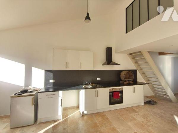 SAINT MARTIN DE CRAU à 3 minutes du centre, jolie maison de plain-pied  entièrement rénovée ave...