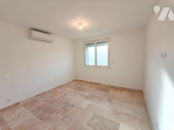 SAINT MARTIN DE CRAU à 3 minutes du centre, jolie maison de plain-pied  entièrement rénovée ave...