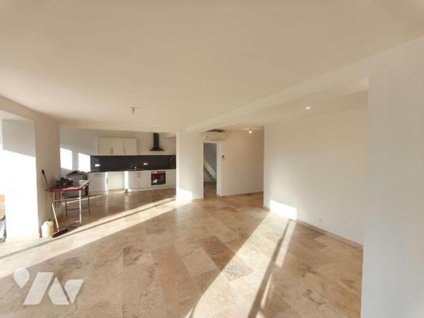 SAINT MARTIN DE CRAU à 3 minutes du centre, jolie maison de plain-pied  entièrement rénovée ave...