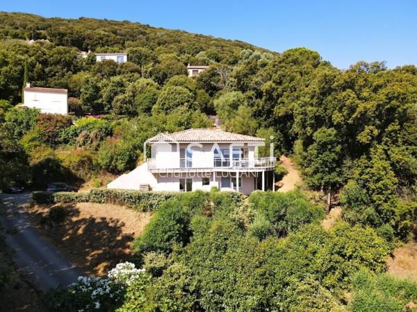 T3 EN REZ-DE-VILLA AVEC JARDIN TERRASSE & VUE MER.