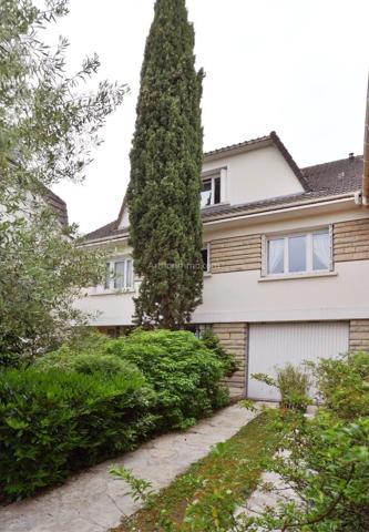 Vente                                                      Maison
                        
                     7 pièces                      194 m2                     à Bry-sur-Marne