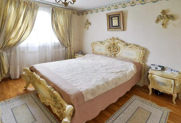 Vente                                                      Maison
                        
                     7 pièces                      194 m2                     à Bry-sur-Marne