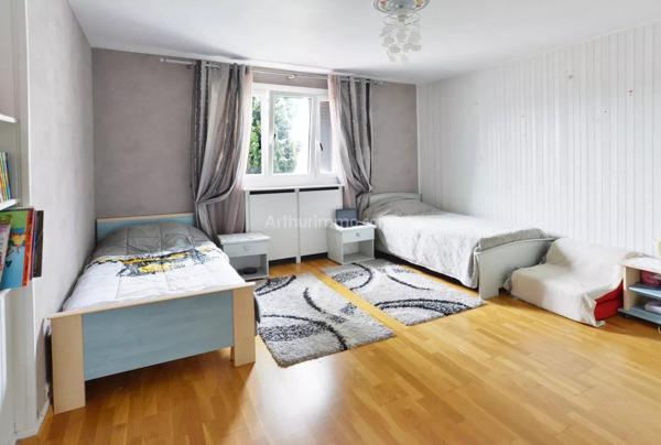 Vente                                                      Maison
                        
                     7 pièces                      194 m2                     à Bry-sur-Marne