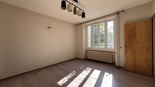 L'Isle-sur-Serein (89440) MAISON 64M2 - SANS TRAVAUX - DOUBLE GARAGE