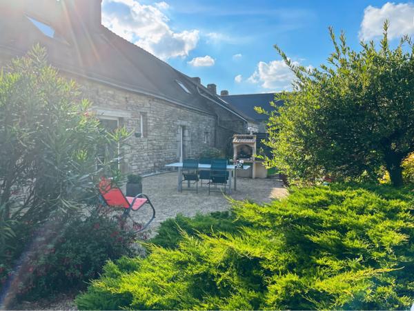 Guégon (56120) Belle longère en pierre avec de beaux volumes