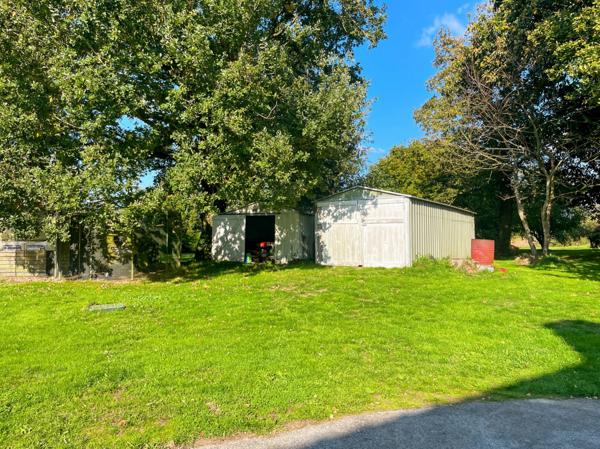 Guégon (56120) Belle longère en pierre avec de beaux volumes