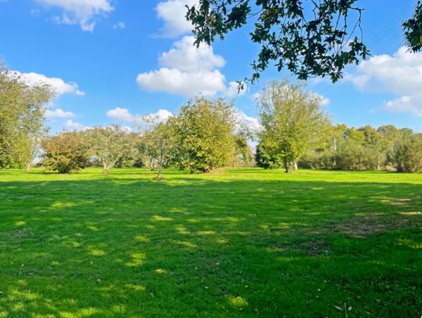 Guégon (56120) Belle longère en pierre avec de beaux volumes