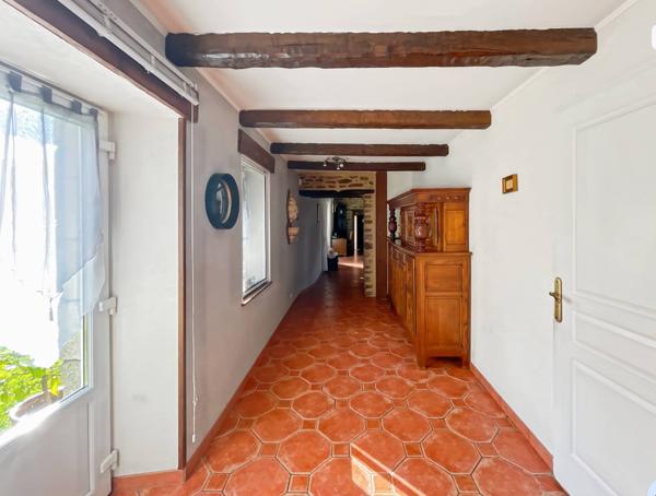 Guégon (56120) Belle longère en pierre avec de beaux volumes