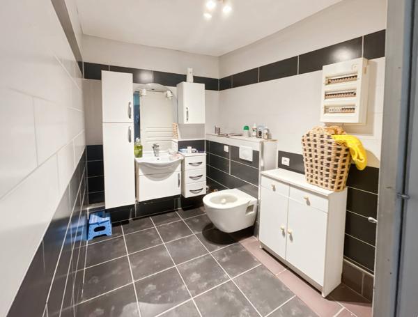 Guégon (56120) Belle longère en pierre avec de beaux volumes