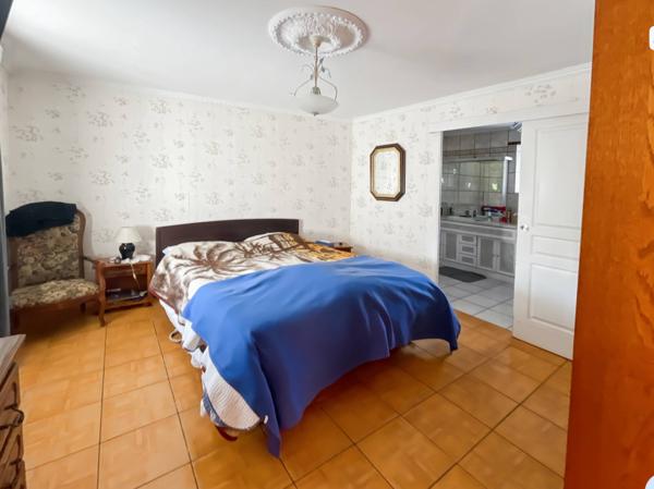 Guégon (56120) Belle longère en pierre avec de beaux volumes