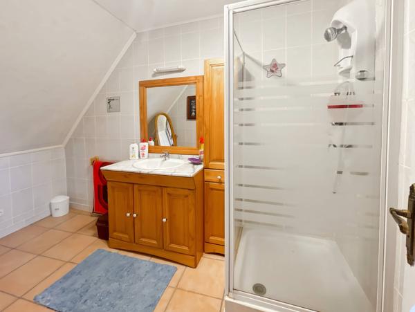 Guégon (56120) Belle longère en pierre avec de beaux volumes