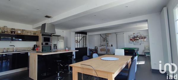 Maison traditionnelle 7 pièces de 177 m² à Rolleville (76133)