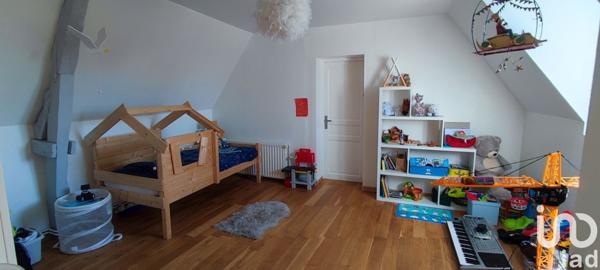 Maison traditionnelle 7 pièces de 177 m² à Rolleville (76133)