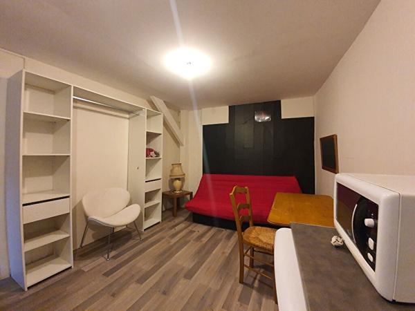 EN VENTE - COSNE /LOIRE - 2 H PARIS - IMMEUBLE AVEC LOCAL COMMERCIAL et APPARTEMENTS