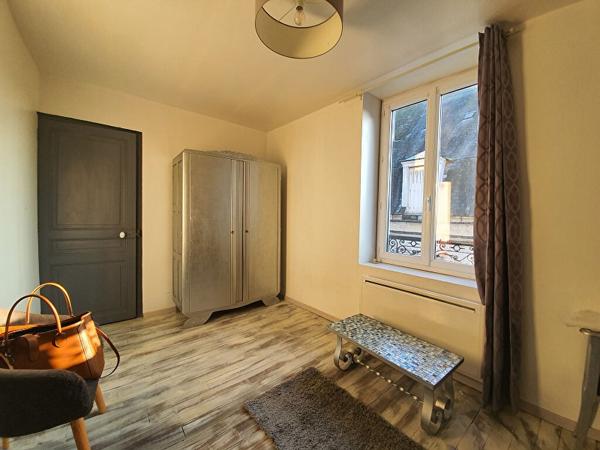 EN VENTE - COSNE /LOIRE - 2 H PARIS - IMMEUBLE AVEC LOCAL COMMERCIAL et APPARTEMENTS
