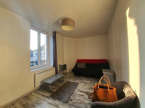 EN VENTE - COSNE /LOIRE - 2 H PARIS - IMMEUBLE AVEC LOCAL COMMERCIAL et APPARTEMENTS