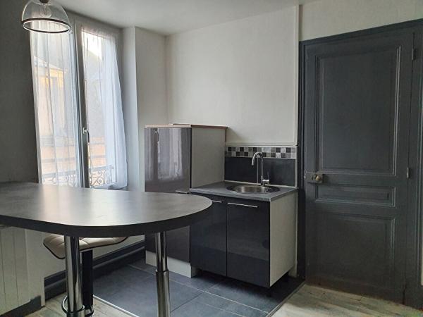 EN VENTE - COSNE /LOIRE - 2 H PARIS - IMMEUBLE AVEC LOCAL COMMERCIAL et APPARTEMENTS