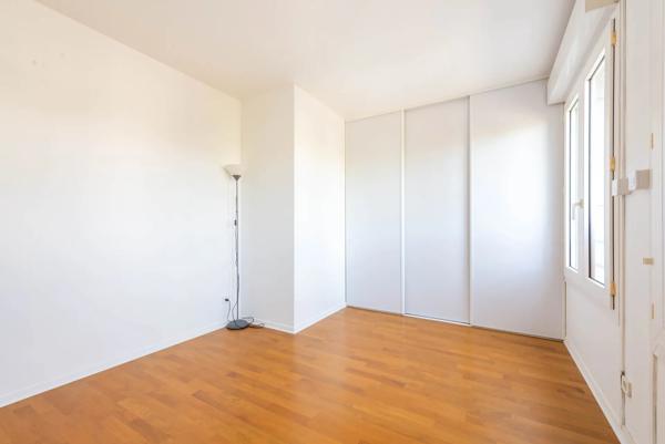 Appartement
         3 pièces
        - 72 m² Exclusivité 425 000 € *