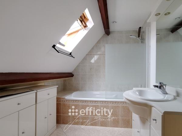 Maison
         6 pièces
        - 165 m² 289 500 € *