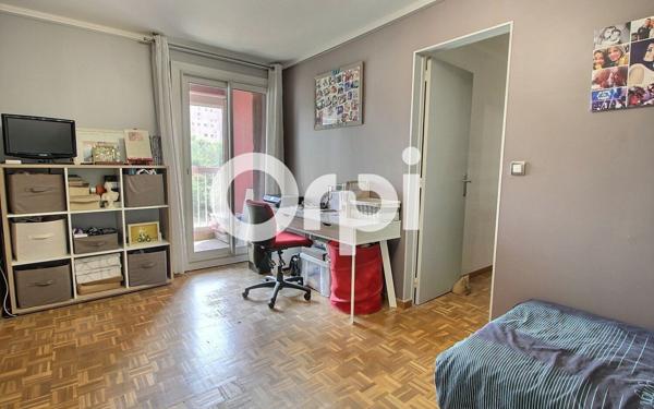 Appartement à vendre    4 pièces • 104,33 m2 Marseille 10