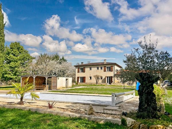 À vendre ? Charmante maison familiale entièrement rénovée avec piscine