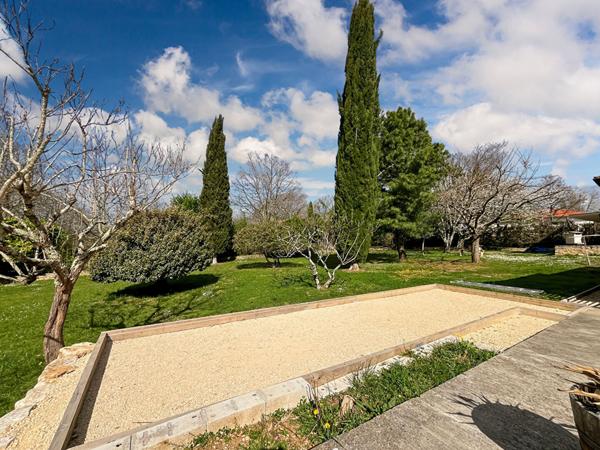 À vendre ? Charmante maison familiale entièrement rénovée avec piscine