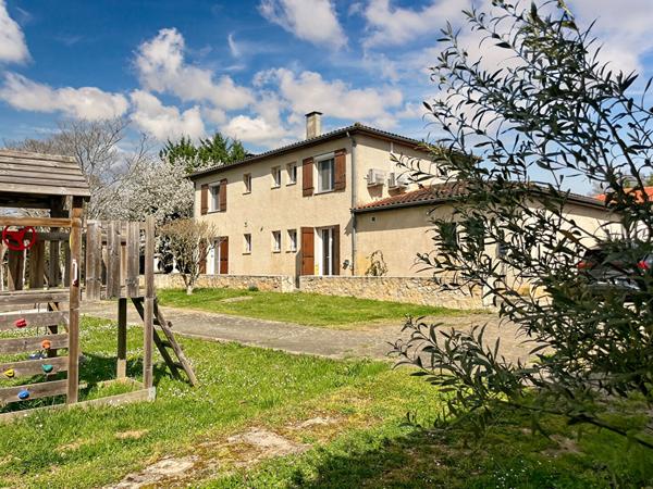 À vendre ? Charmante maison familiale entièrement rénovée avec piscine