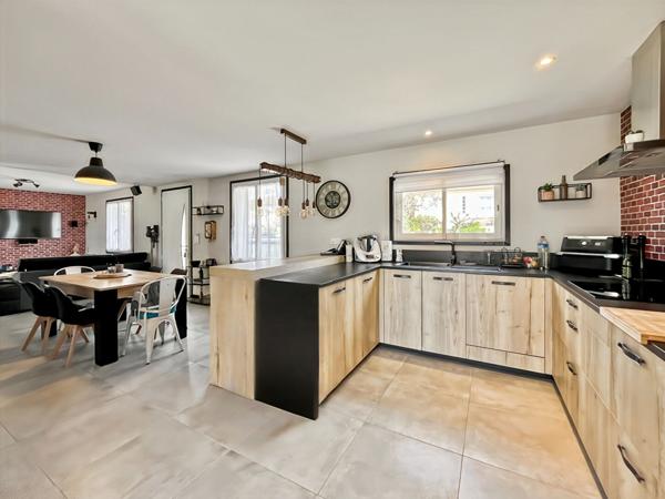 À vendre ? Charmante maison familiale entièrement rénovée avec piscine