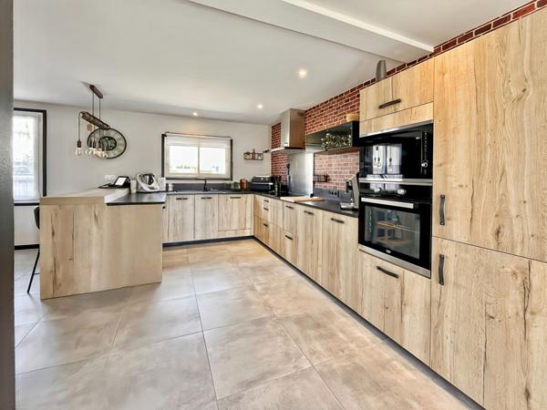 À vendre ? Charmante maison familiale entièrement rénovée avec piscine