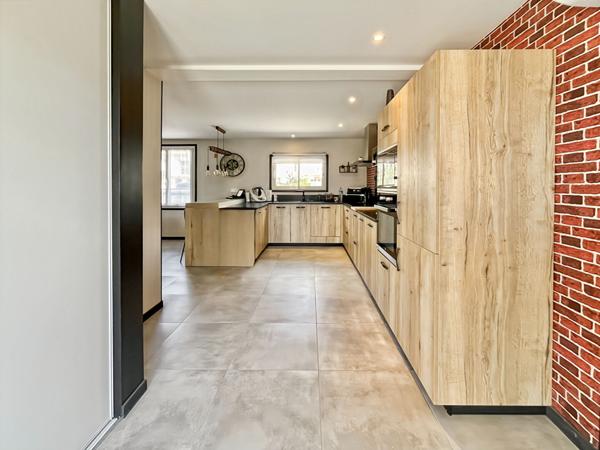 À vendre ? Charmante maison familiale entièrement rénovée avec piscine