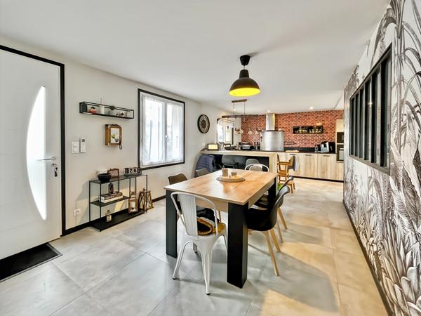 À vendre ? Charmante maison familiale entièrement rénovée avec piscine